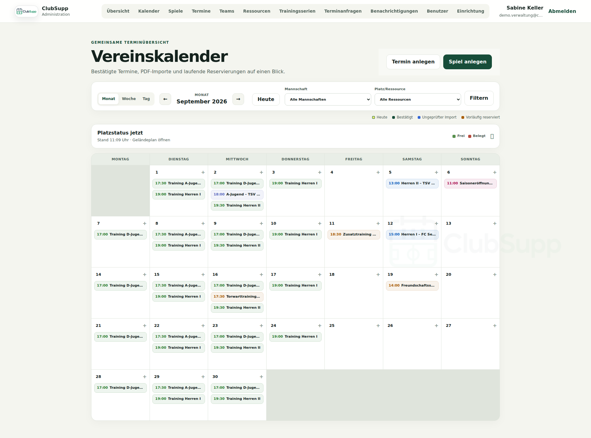 Monatsansicht des Vereinskalenders mit Trainings, Spielen und einer Vereinsveranstaltung